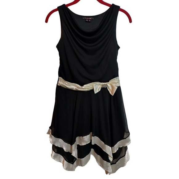 My Michelle black w/ white asymmetrical formal dress sleeveless mini size 10 - Picture 3 of 8